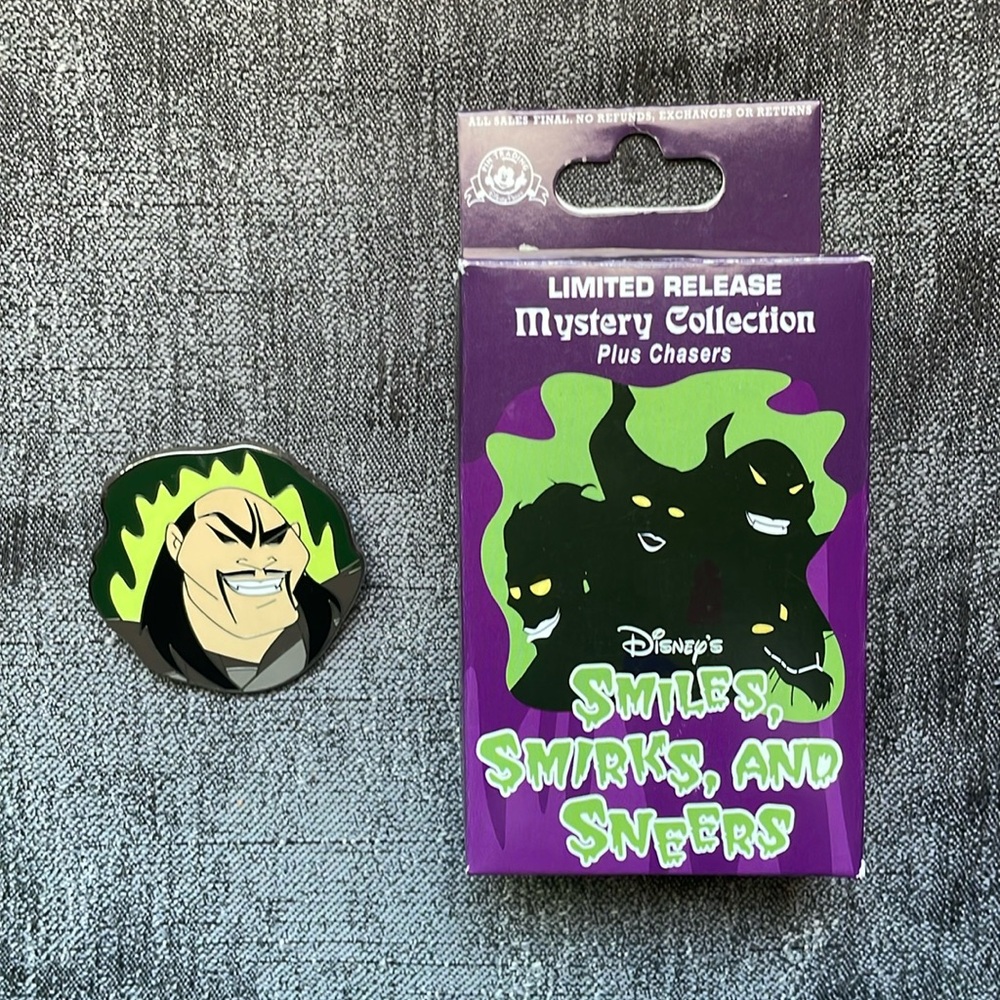 Disney Shan Yu- Smiles, Smirks and Sneers Mystery Collection-Limited Release Pin